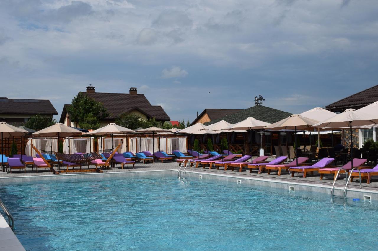 Relax Complex Hotel Boryspilʼ Extérieur photo